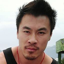 Xin Sarith Wuku 飾演 Burnett