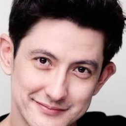 克林·賽門·揚 飾演 Nop