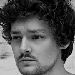 索伊·克農 飾演 