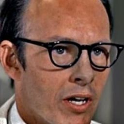 Gwil Richards - 乖仔撞邪演員 飾演Dad (Mr. Connelly)