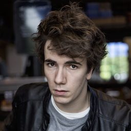 Xavier Guelfi 飾演 Balthazar