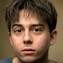 Gabriel Howell 飾演 Snoutlout