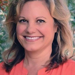 Cynthia Belliveau 飾演 Blair