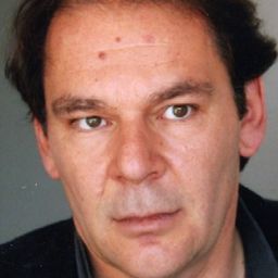 Peter von Strombeck 飾演 Menken