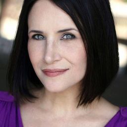 Kim Cristo - Bad Frank演員 飾演April