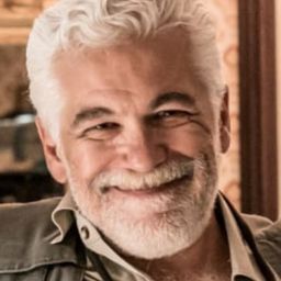 路爾斯·埃斯特拉達 - 零缺點獨裁導演