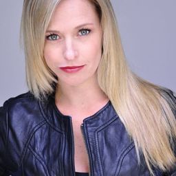 Pamela Holt 飾演 David's Girlfriend