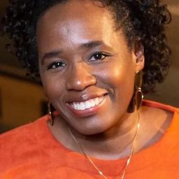 塔蒂亞娜·提布希奧 - 交換生的祕密日記演員 飾演Executiva