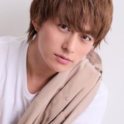 小林豊 飾演 Kaito Kumon / Kamen Rider Baron