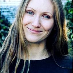 Alexandra Prokhorova 飾演 Daryna