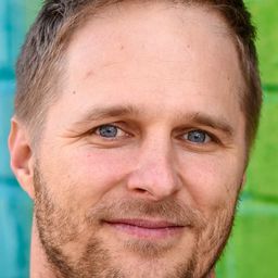 Maclain Nelson 飾演 Camilan