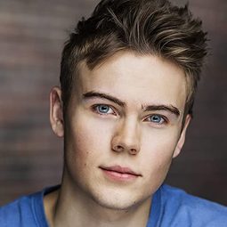 蓋奇·蒙羅 飾演 George McCray