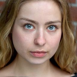 Éléonore Lamothe 飾演 Alexis / Hayley