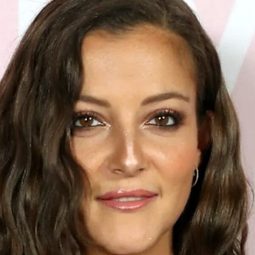 卡蜜兒·勒盧什 飾演 Hannah