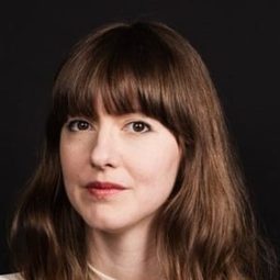 桑娜·桑德奎斯特 飾演 Sara