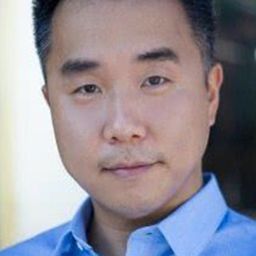 Charles Jang 飾演 Ming Ding