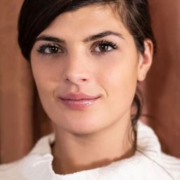 Éloïse Valli 飾演 Jennifer