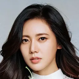 秋瓷炫 飾演 Seong-chan's mother