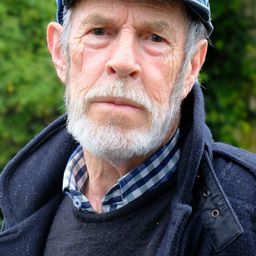 Peter Vere-Jones 飾演 Bletch / Arfur the Worm (voice)