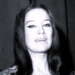 Carmen Bernardos 飾演 Madre de Antonio