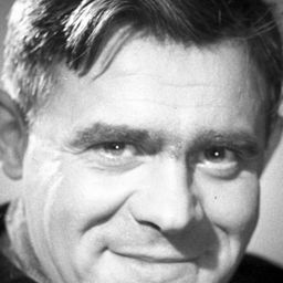 Stanisław Marian Kamiński - 沒有對手的勝利演員 飾演Train Station Worker