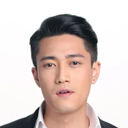 鄒文正 - 送院途中演員 飾演AIO