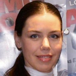 Nelly Gschwandtner 飾演 The Hunter's Wife