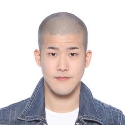 宮裏駿 飾演 Naoki Isada
