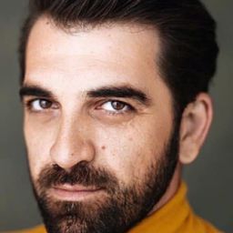 Vladimir Tintor 飾演 Toni