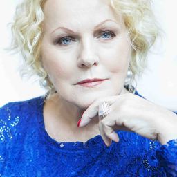 Katia Ricciarelli 飾演 Madre della sposa