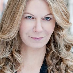 Monica Steuer 飾演 Ethbeck