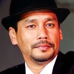 彭薩·彭蘇萬 飾演 Elvis M 16