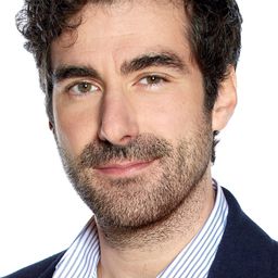 Nicholas Bishop 飾演 Orsino