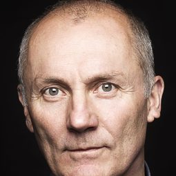 Aden Gillett - 寄居小奇兵演員 飾演Joe Lender