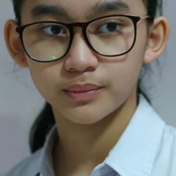 Neysa Chandria 飾演 Karin