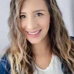 September D'Angelo 飾演 Angry Sister