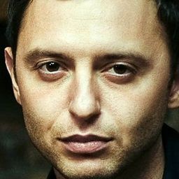 Roman Bilyk 飾演 Mayk Naumenko