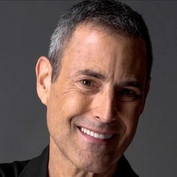 Uri Geller - 瘋人院演員 飾演Male Detective