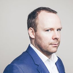 Neil Delamere 飾演 Staniel Flood (voice)