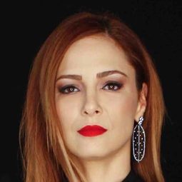 米奈·杜凱 - 做自己萬歲演員 飾演Leyla Madralı