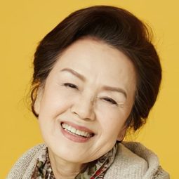 鄭永琡 飾演 Monday Granny