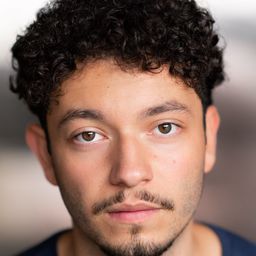 Sebastian Orozco 飾演 