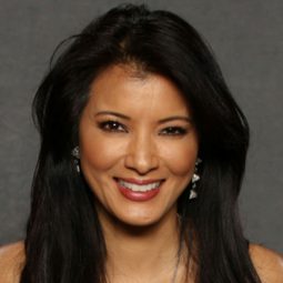 胡凱莉 - 上海之吻演員 飾演Micki Yang