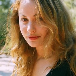 艾莉芙瑟利亞·傑洛佛卡 飾演 Besa