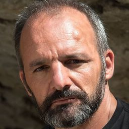 David Salles 飾演 Olivier