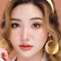 Dusita Kitisarakulchai - 愛情需要編劇演員 飾演Ice