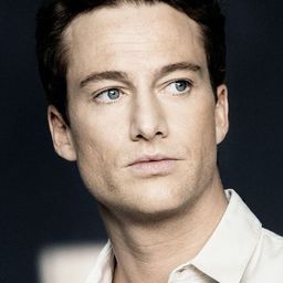 阿歷山大芬寧 飾演 Jens