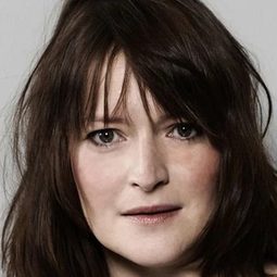 Kitt Maiken Mortensen 飾演 Simone