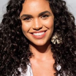 喬瓦娜·科德羅 飾演 Nina