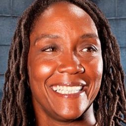 Ann Wolfe 飾演 Artemis